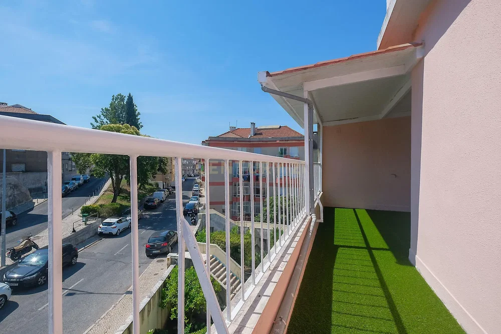 Balkon; pogled, prirodno svjetlo