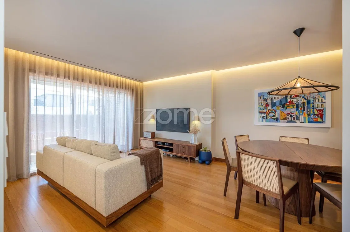 Wohnzimmer; holzboden, tageslicht, moderner stil