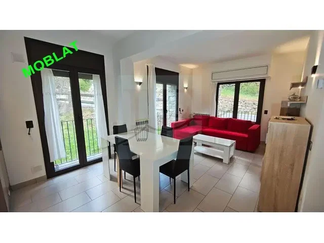 Obývací pokoj; dlažba, přirozené světlo