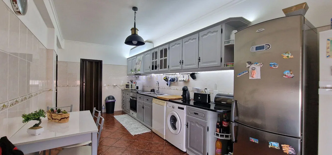 Кухиња; кухињски апарати, плочице, потребна реновација