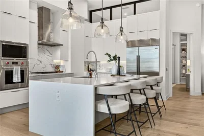 Cuisine; électroménager, parquet, lumière naturelle, style moderne, rénové