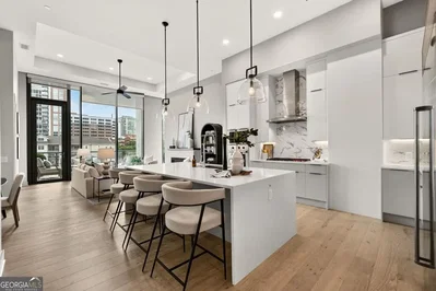 Cuisine; vue, électroménager, parquet, lumière naturelle, style moderne