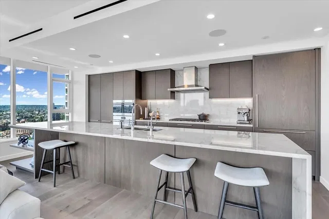 Cucina; vista, elettrodomestici, luce naturale, stile moderno