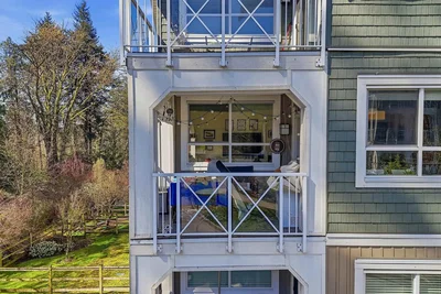 Balcony; view, natural light