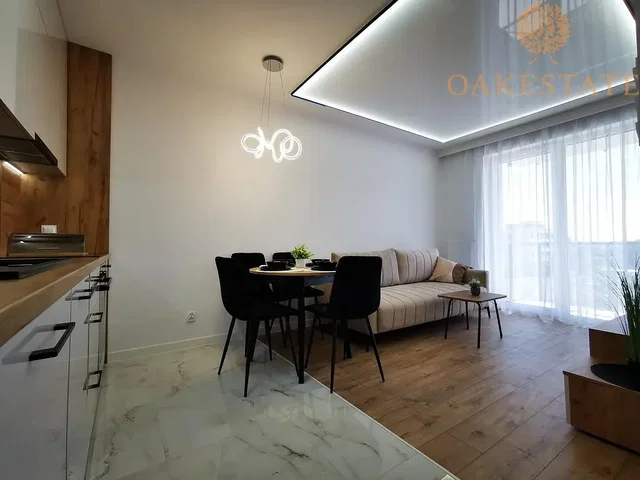 Σαλόνι; φυσικό φως, ξύλινο πάτωμα, μοντέρνο στυλ