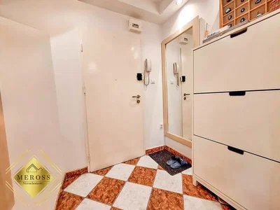 Garderobe; fliesenboden