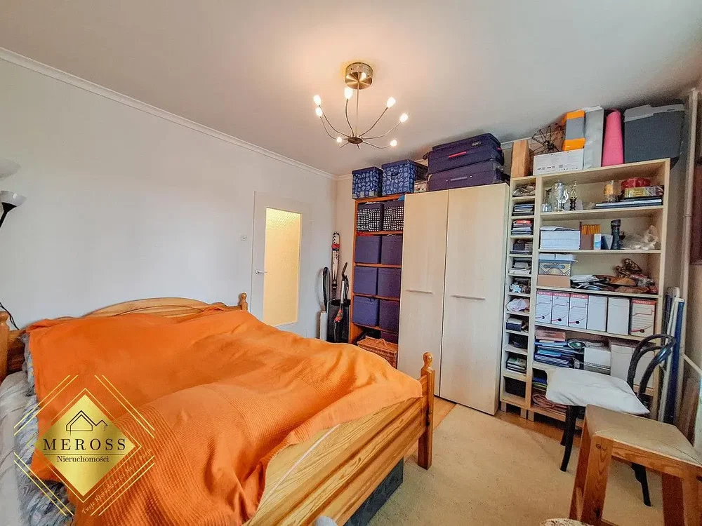 Schlafzimmer; holzboden, tageslicht