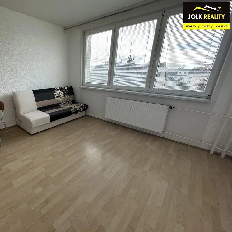 Salon; vue, lumière naturelle, parquet