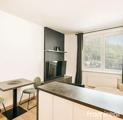 Küche; küchengeräte, holzboden, tageslicht, moderner stil