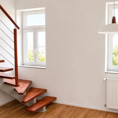 Ostatní; dřevěná podlaha, přirozené světlo