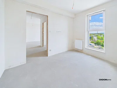 Dormitorio; luz natural, necesita renovación