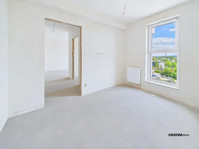 Dormitorio; luz natural, necesita renovación