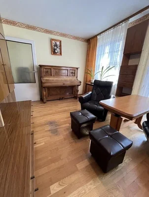 Salon; parquet, lumière naturelle
