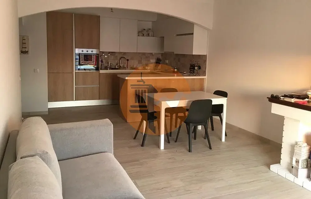 Wohnzimmer; küchengeräte, holzboden, tageslicht