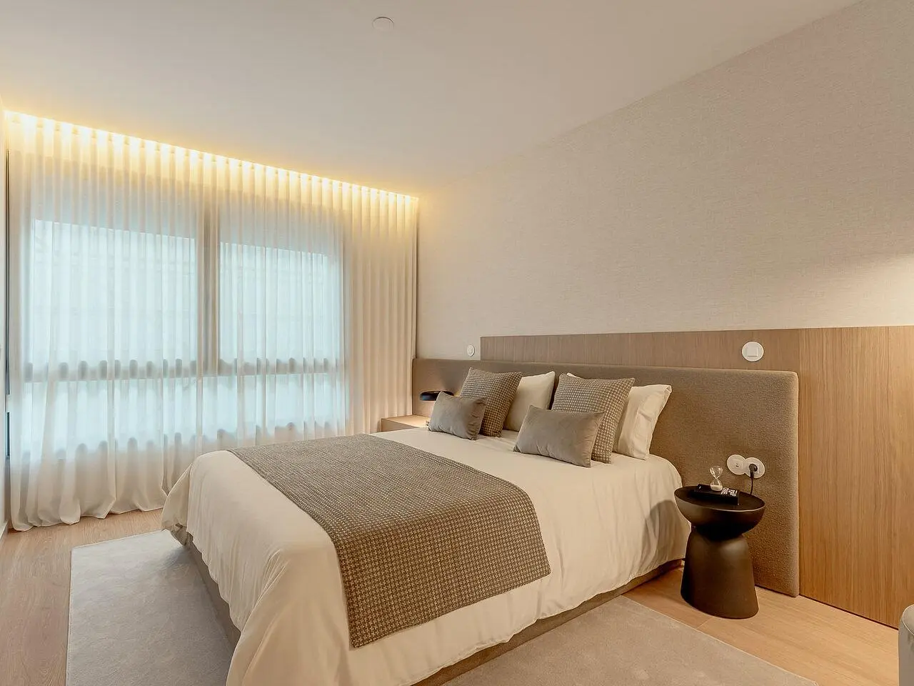 Chambre; lumière naturelle, style moderne, parquet