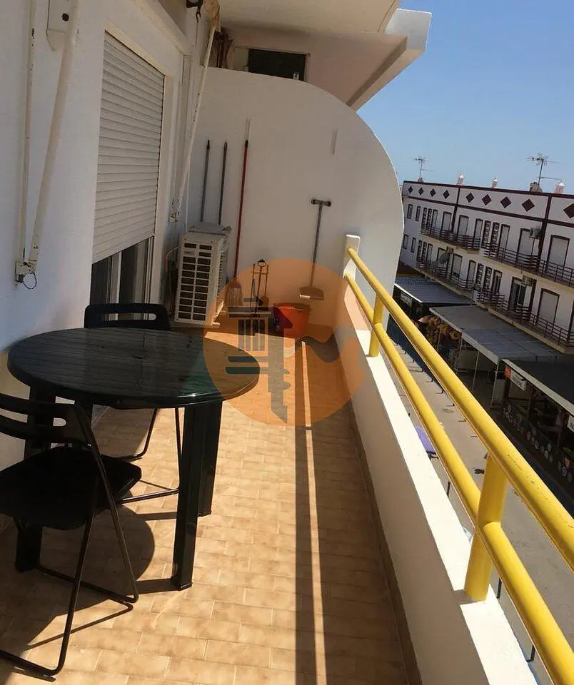 Balkon; blick, tageslicht, fliesenboden