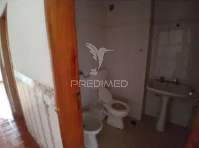 Тоалет; потребна реновација, плочице