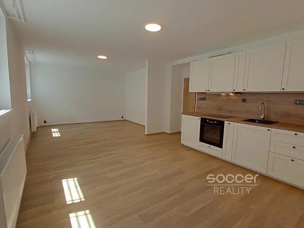 Kitchen; kitchen appliances, wood floor, natural light