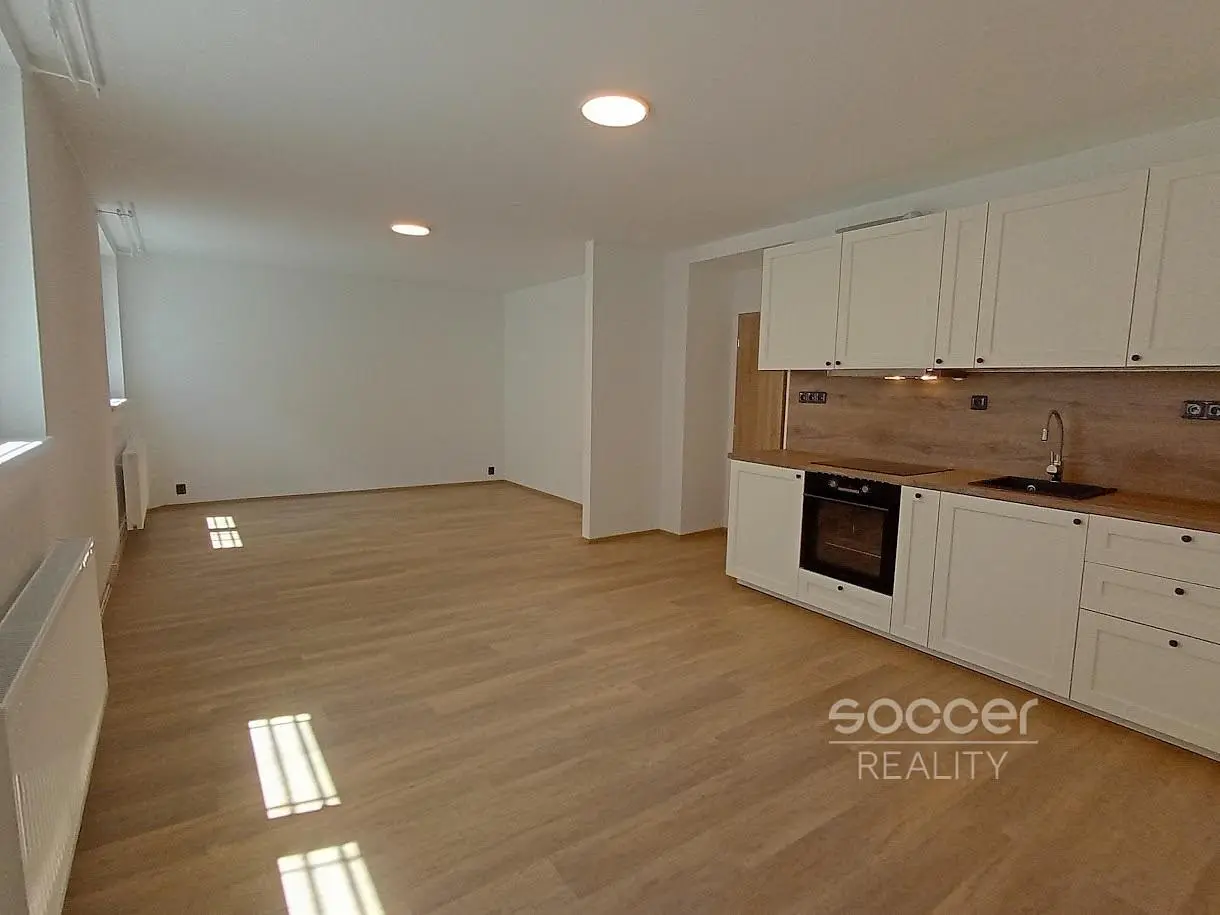 Kitchen; kitchen appliances, wood floor, natural light