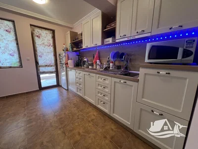 Kuhinja; kućanski aparati, pločice
