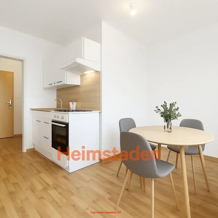 Cuisine; électroménager, parquet, lumière naturelle