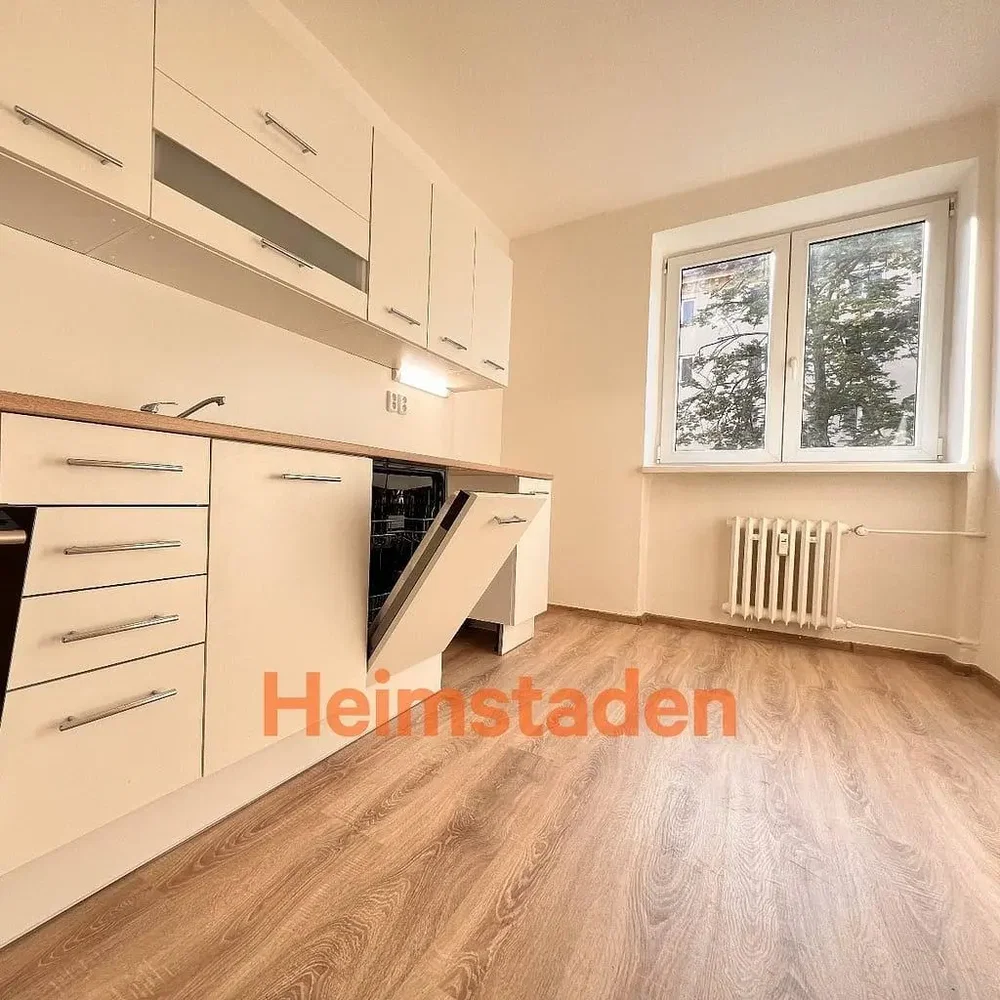 Kitchen; kitchen appliances, wood floor, natural light