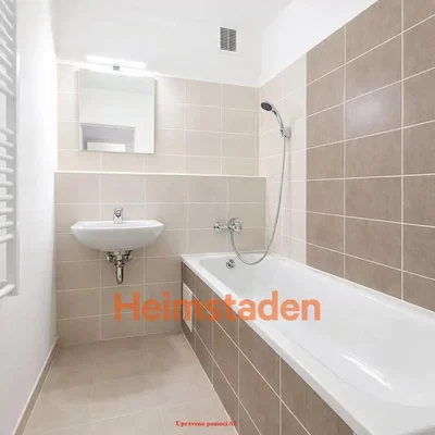 Bagno; pavimento in piastrelle