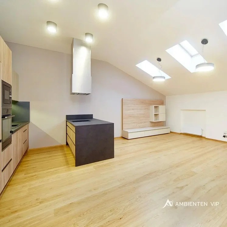 Küche; küchengeräte, holzboden, tageslicht, moderner stil