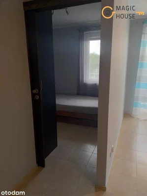 Spavaća soba; pločice, prirodno svjetlo