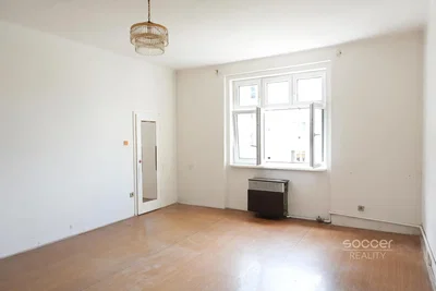 Altro; luce naturale, pavimento in legno