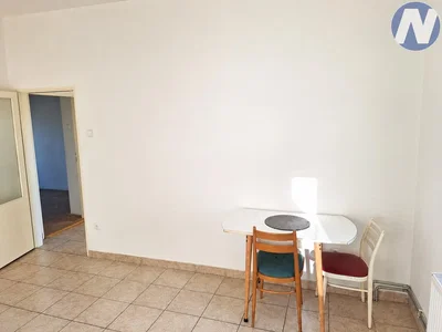 Kuhinja; pločice, prirodno svjetlo