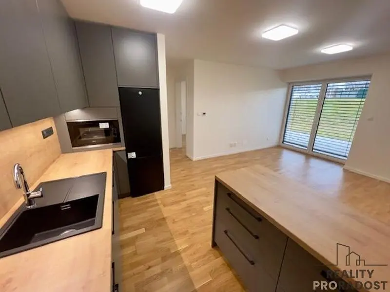 Kitchen; kitchen appliances, wood floor, natural light
