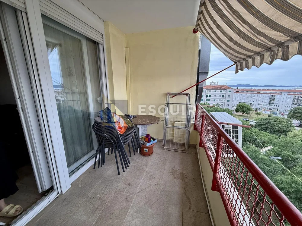 Balkon; uitzicht, tegelvloer