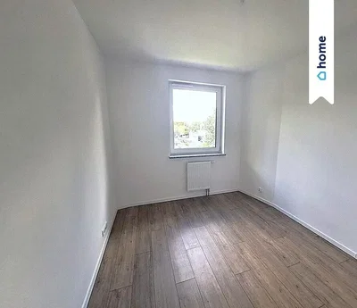 Bedroom; wood floor, natural light