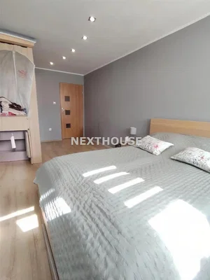 Schlafzimmer; tageslicht, holzboden