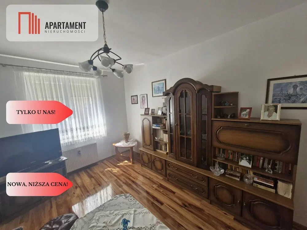 Woonkamer; houten vloer, natuurlijk licht