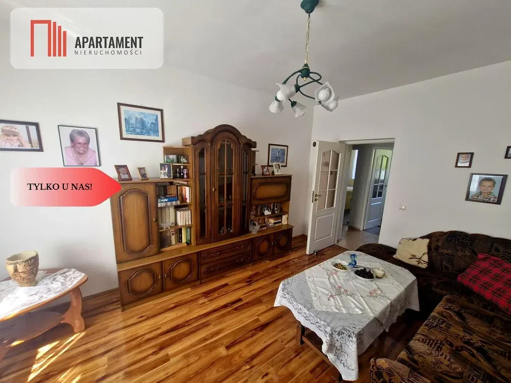 Salon; parquet, lumière naturelle