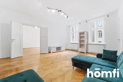 Dnevna soba; drveni pod, prirodno svjetlo