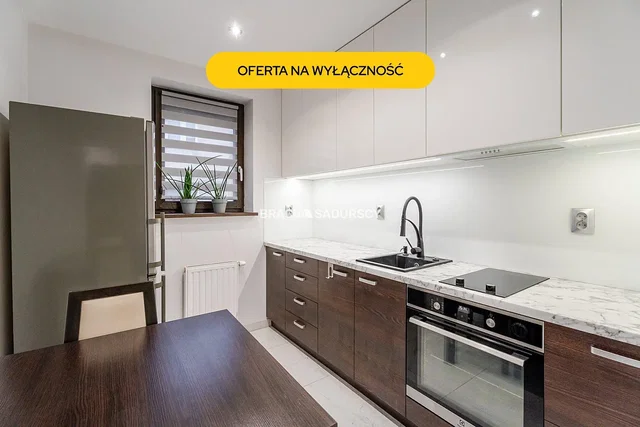 Cucina; elettrodomestici, luce naturale, stile moderno, ristrutturato