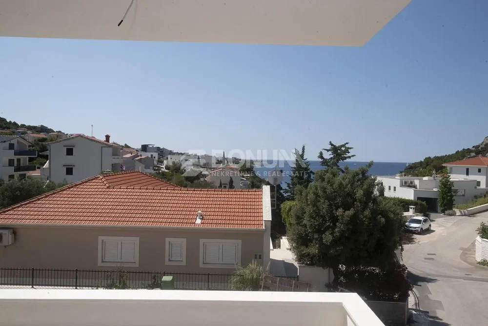 Balcony; view, natural light