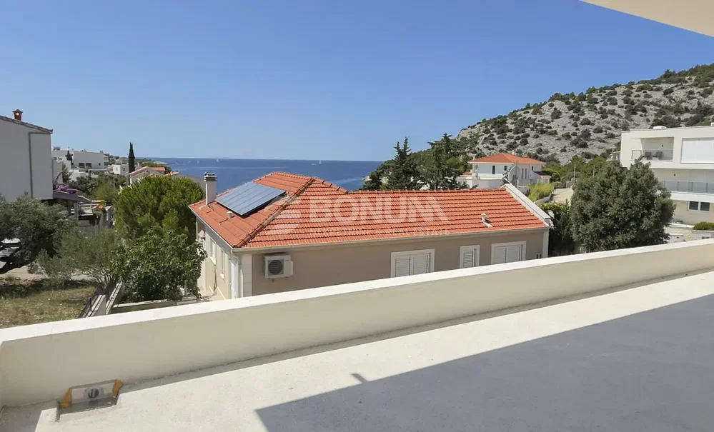 Balcony; view, natural light