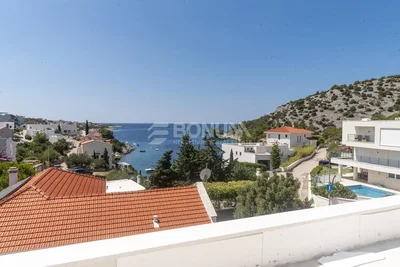 House and surroundings; view, natural light