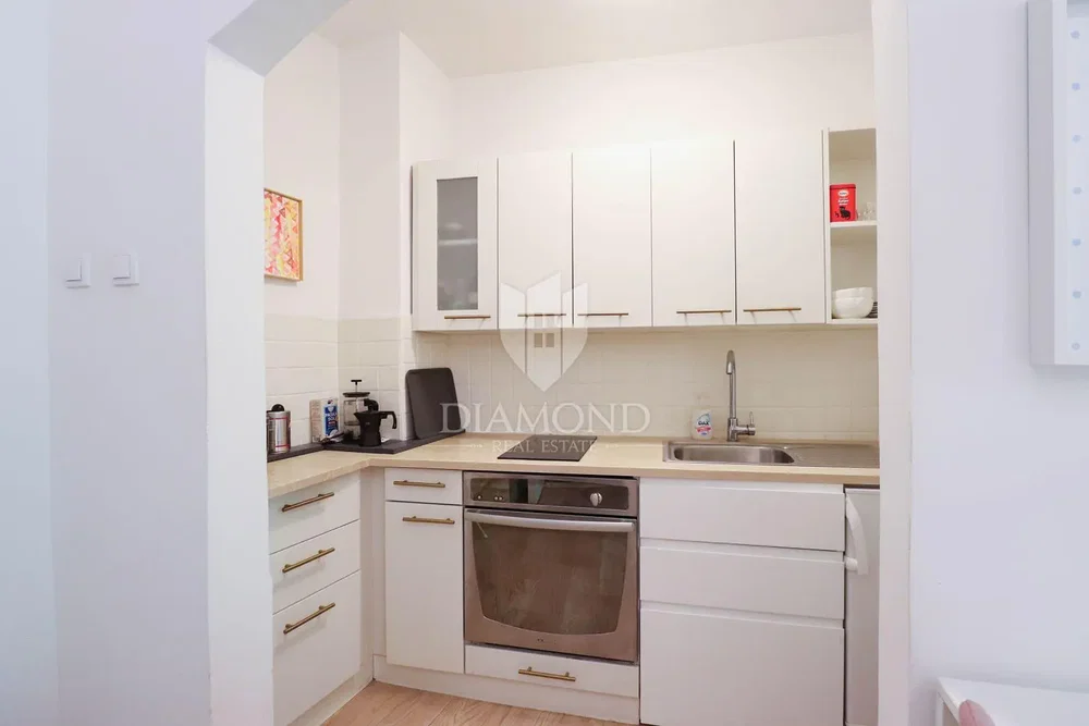 Cucina; elettrodomestici, luce naturale, ristrutturato