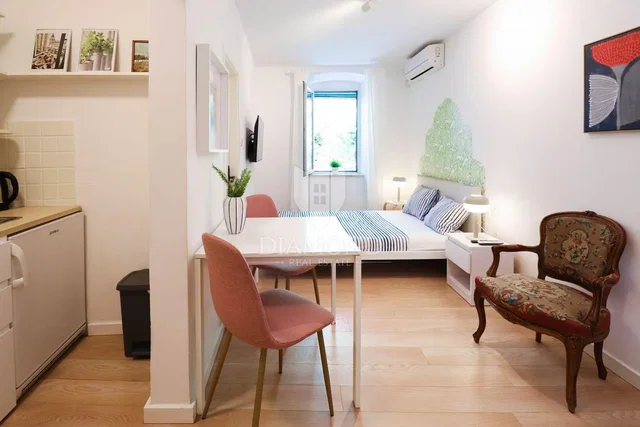 Camera da letto; elettrodomestici, luce naturale, stile moderno