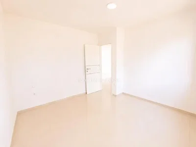 Autre; lumière naturelle, carrelage