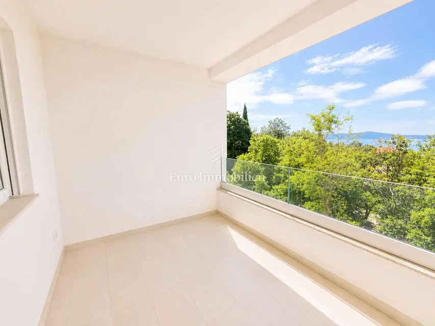 Balcon; vue, lumière naturelle, carrelage