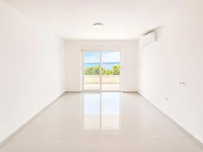 Ostatní; výhled, dlažba, přirozené světlo