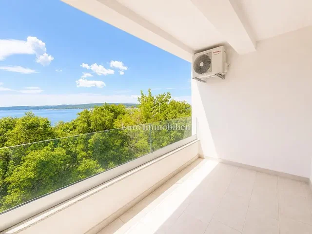 Balcon; vue, lumière naturelle, carrelage