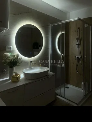 Salle de bain; carrelage, rénové, lumière naturelle, style moderne