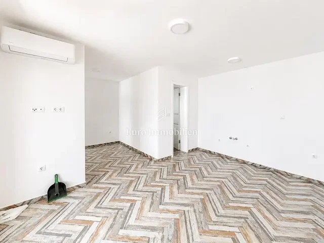 Autre; carrelage, lumière naturelle